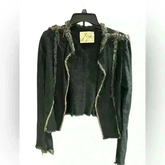 JAGA Cropped Jean Jacket in Denim Blue
size 3 Santa Fe Dry Goods - Picture 2 of 5